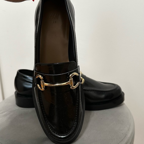 Black loafers with Gold hardware H&M - Picture 3 of 4